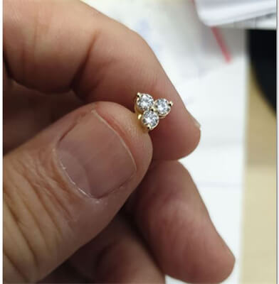 Pendientes de racimo de diamantes de tres puntas comunes, 0,58 quilates