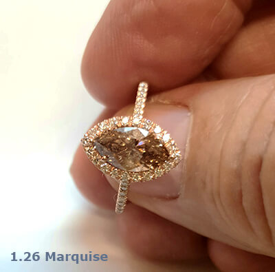 Anillo marquesa con diamantes laterales, 1,50 quilates en total