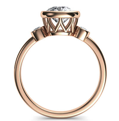 Conjunto de bisel de oro rosa. Anillo de compromiso con diamantes laterales, adaptado a su diamante elegido.