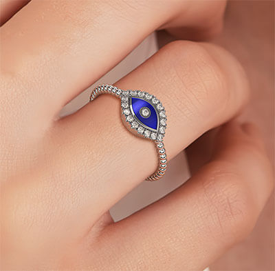 Eye ring with diamonds