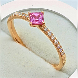 Foto Anillo de diamantes y zafiros rosas de 1/3 quilates de