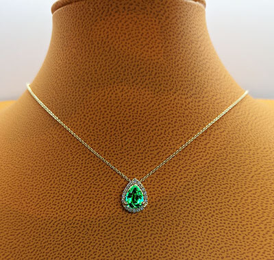 Emerald 6x8 mm pendant with diamonds