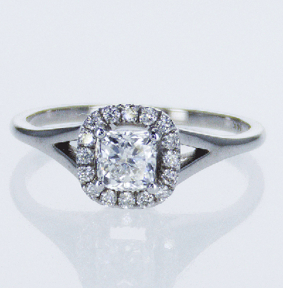 Listo para enviar, diamante tipo cojín de 0,48 quilates D VS1 + lados de 0,13, anillo de compromiso, en oro blanco de 14 k