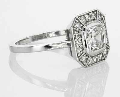 Anillo de compromiso Pippa Middleton con diamantes y Moissanite central