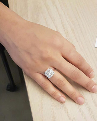 Pippa Middleton anillo de compromiso de perfil bajo Asscher Cut Moissanite de 1,50 quilates en el centro