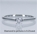 Foto Delicado anillo de compromiso con solitario Novo, para diamantes más pequeños de