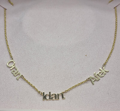 Collar de oro de 14k con tres nombres