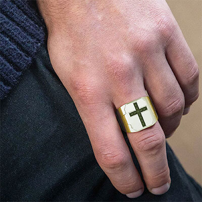 Cross Mens ring Gold & Diamonds