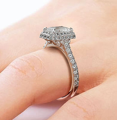 Halo Falling Edge engagement ring setting for Princess Emeralds Radiants