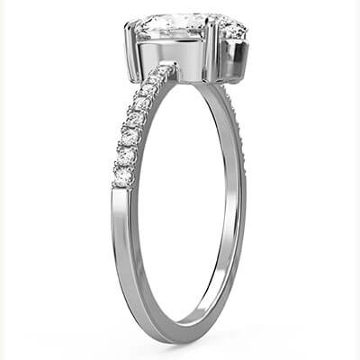 Oval cut diamond engagement ring