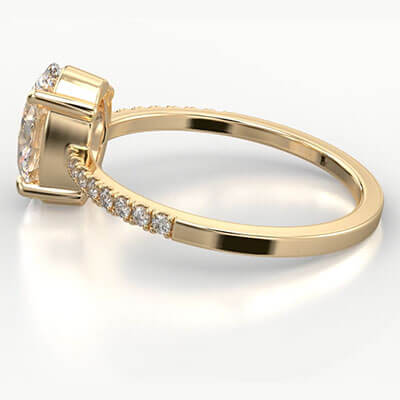 Anillo de compromiso de oro amarillo con diamantes de talla ovalada