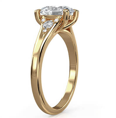 Yellow Gold Oval engagement ring with split band and side diamonds