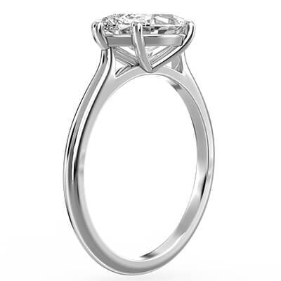 Solitaire engagement ring setting for Pear shapes