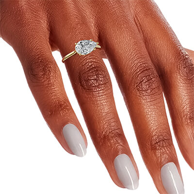 Solitaire engagement ring setting for Pear shapes
