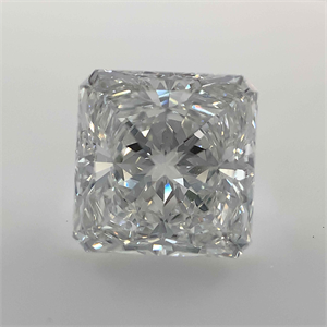 Foto Diamante Natural 2.51 quilates, Radiante , Color F, claridad VS2 y certificado GIA de