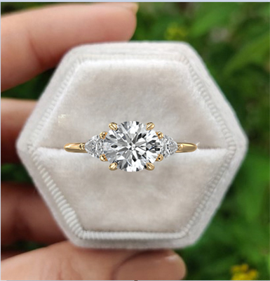 Tres anillo de piedra con 0,30 quilates Total Side Heart Lab Diamonds