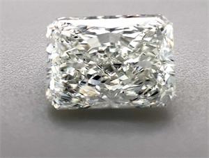 Foto Diamante Natural 2.01 quilates, Radiante , Color F, claridad SI2 y certificado GIA de