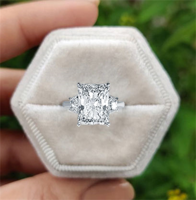 Lab 4.37 Rad, F VS1 & 0.56CTW Trapezoids sides engagement ring 