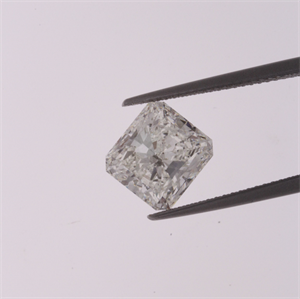 Foto Diamante Natural 4.01 quilates, Radiante , Color I, claridad VS2 y certificado GIA de