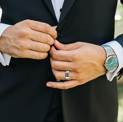 Anillos cruzados para hombre en oro, diamantes negros y Enemal