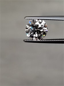 Picture of Natural Diamond 2.70 Carats, Round with Excellent Cut, I Color, SI1 Clarity and Certified by GIA
