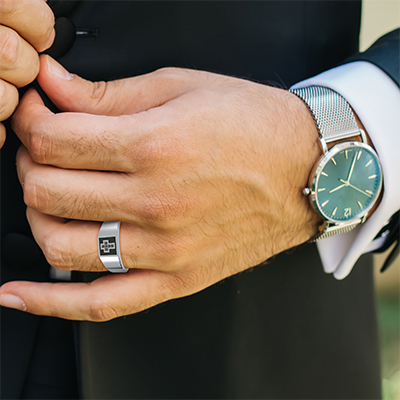 Mens cross rings gold, black diamonds and Enemal