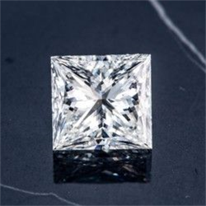 Foto Diamante Natural 1.71 quilates, Princesa , Color H, claridad VS2 y certificado GIA de