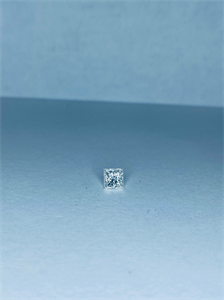 Foto Diamante Natural 0.33 quilates, Princesa , Color H, claridad VS1 y certificado GIA de