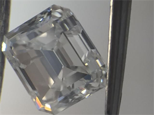 Picture of 0.96 Carats, Emerald Diamond with  Cut, D Color, SI2 Clarity and Certified by EGL