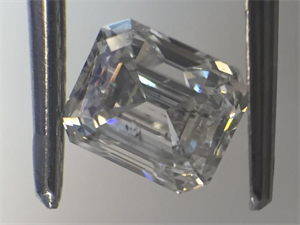 Picture of 1.06 Carats, Emerald Diamond with  Cut, E Color, SI2 Clarity and Certified by EGL