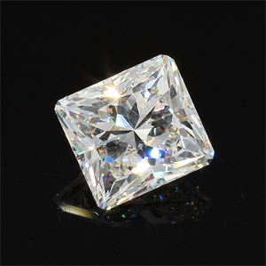 Foto Diamante Natural 5.57 quilates, Radiante , Color L, claridad SI2 y certificado GIA de