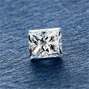 Foto Diamante Natural 0.99 quilates, Princesa , Color F, claridad VS2 y certificado GIA de