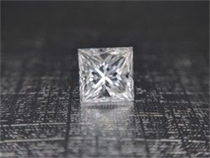 Foto Diamante Natural 1.00 quilates, Princesa , Color G, claridad VS2 y certificado GIA de