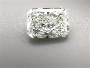 Picture of Natural Diamond 1.22 Carats, Radiant with  Cut, G Color, VVS1 Clarity and Certified by GIA