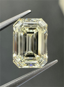 Foto Diamante Natural 2.26 quilates, Esmeralda , Color L, claridad VS1 y certificado HRD de